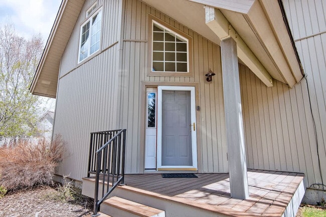 Building Photo - 112 Aspen Meadows Rd