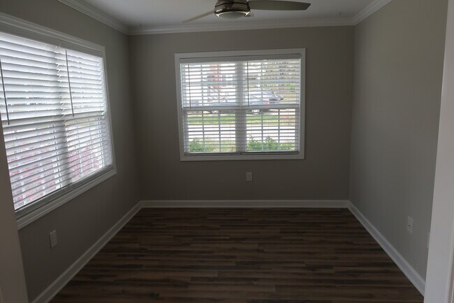 Building Photo - 210 Orch Pk Ln