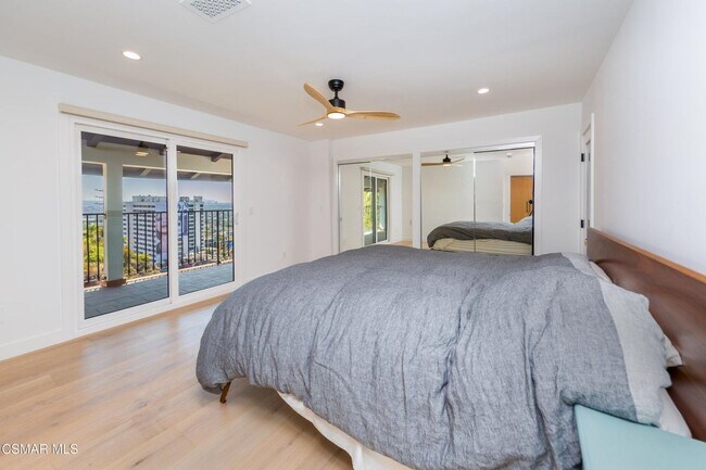 Building Photo - Must see this luxurious short-term, furnis...