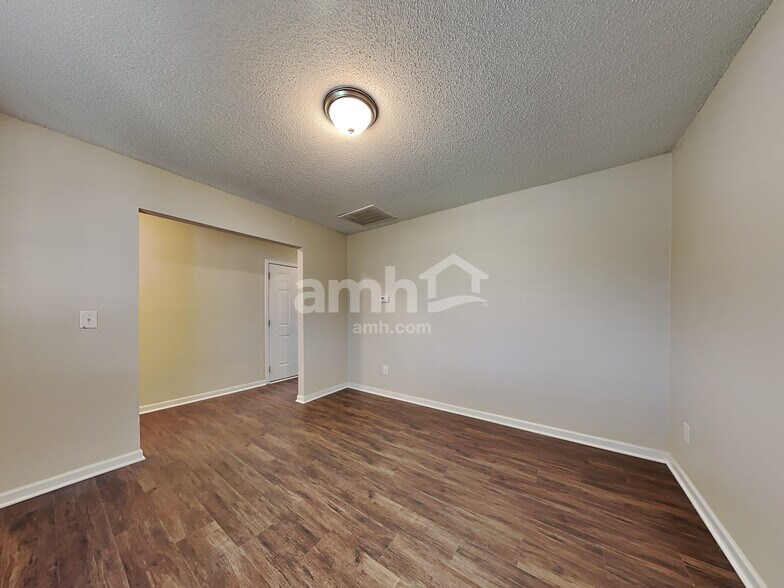 Building Photo - 806 Topsail Dr