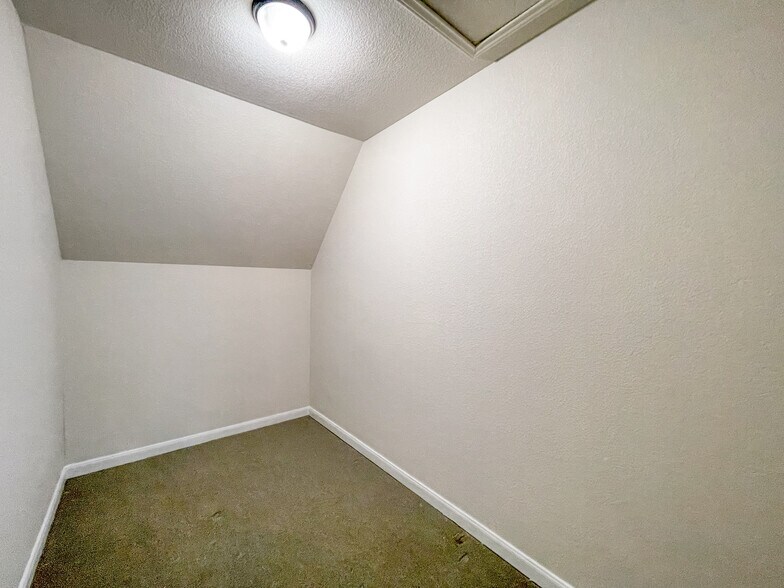 Building Photo - 506 3rd St