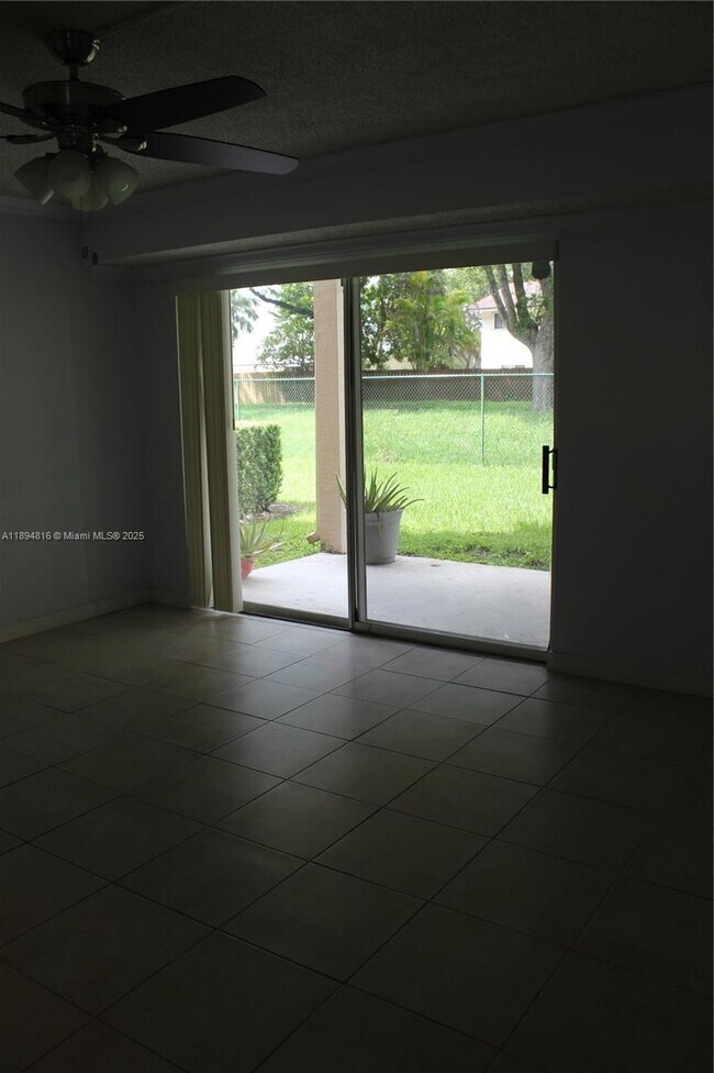 Building Photo - 10420 SW 158th Ct