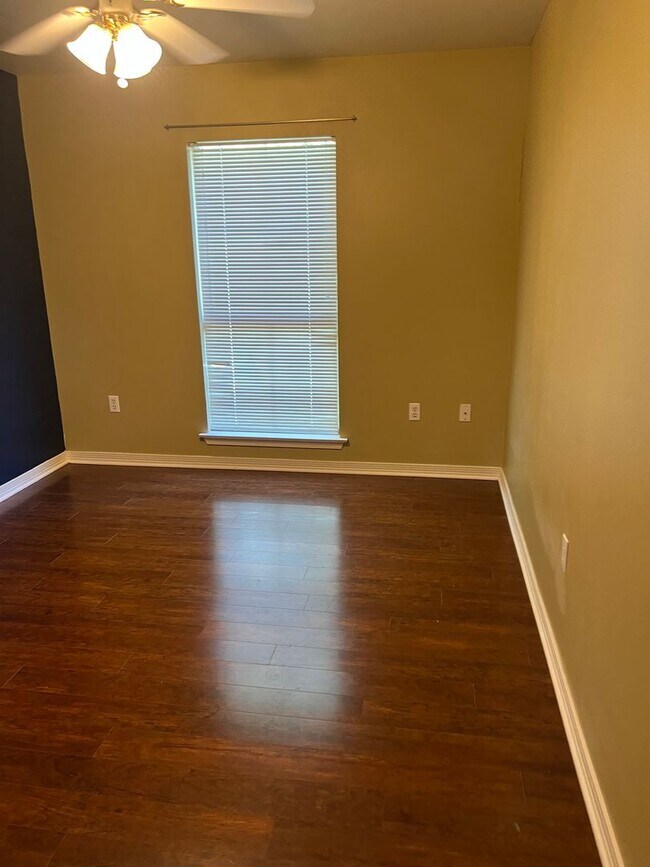 Building Photo - Available Now! No Carpet!