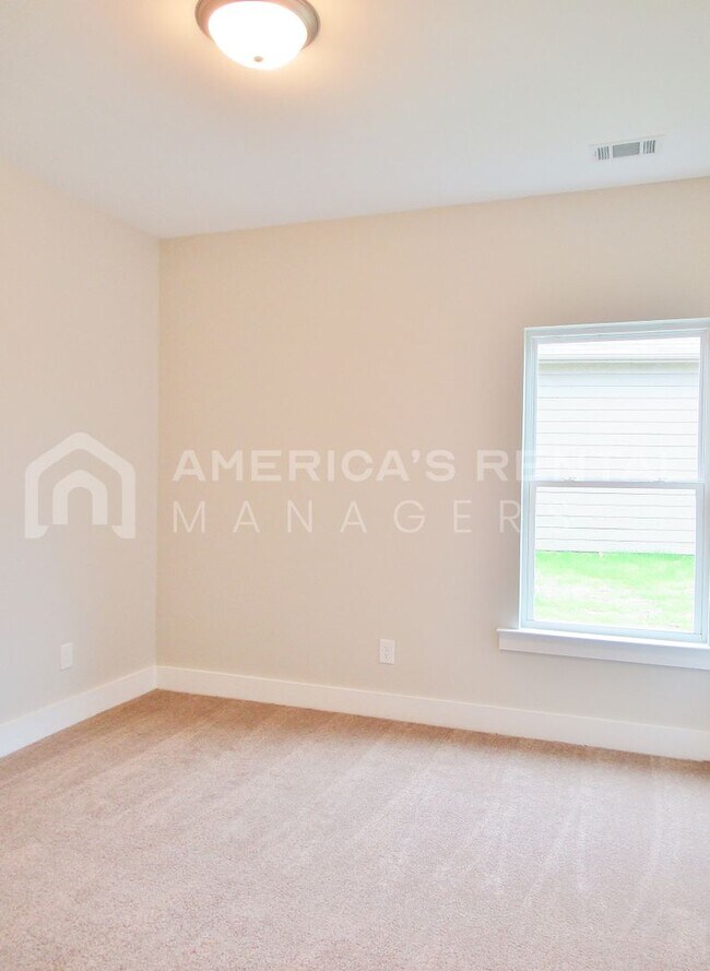 Building Photo - Home for Rent in Tuscaloosa... Available t...