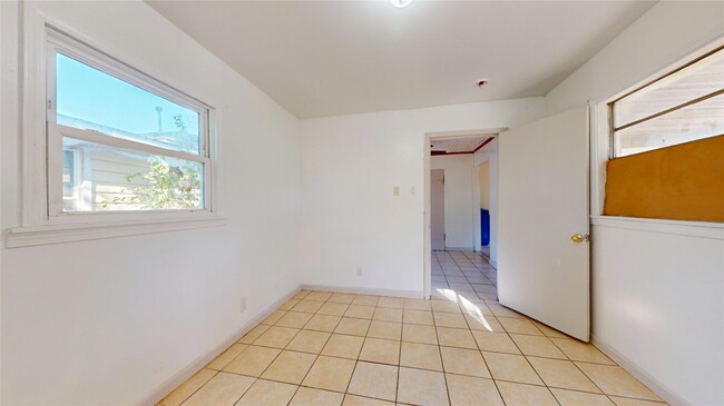 Building Photo - 3826 Landa Ln