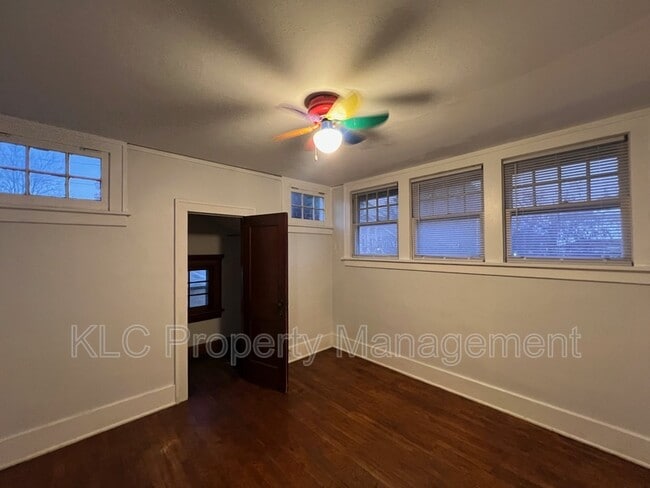 Building Photo - 2222 E 12th St