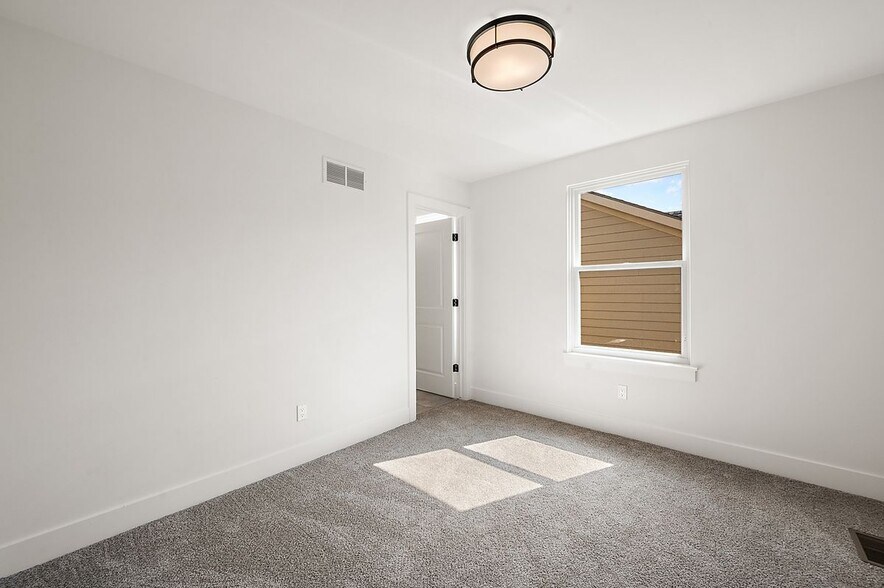 Building Photo - 5956 Willow Grove