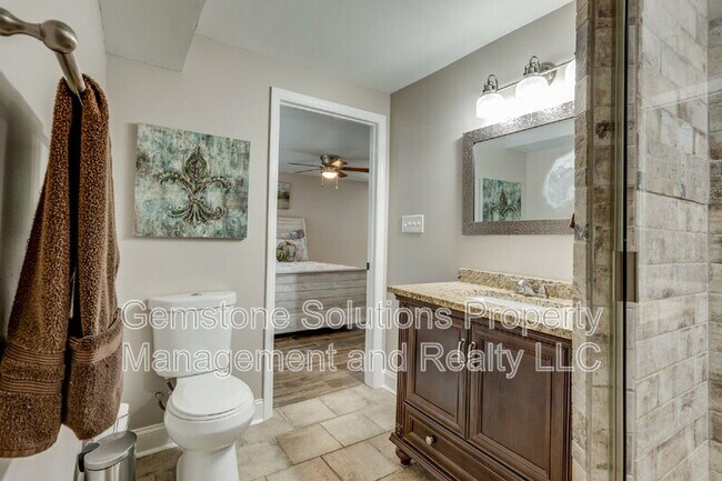 Building Photo - 1406 Lillian St
