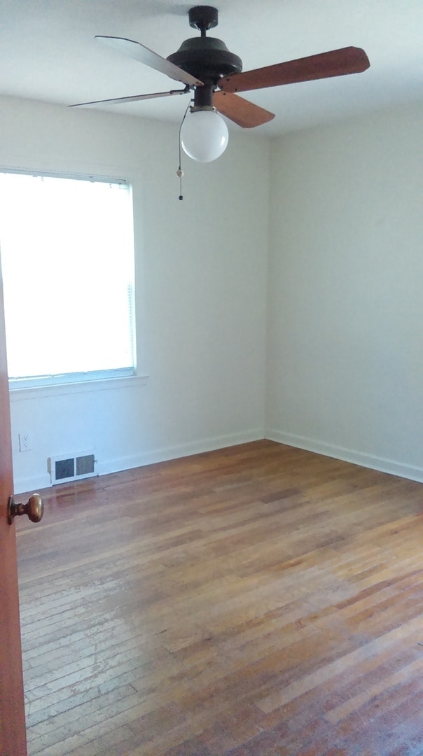 Building Photo - **August 2026****- 3 bed 2 bath - Large ba...