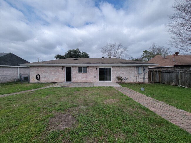 Building Photo - 6439 Oaknut Dr