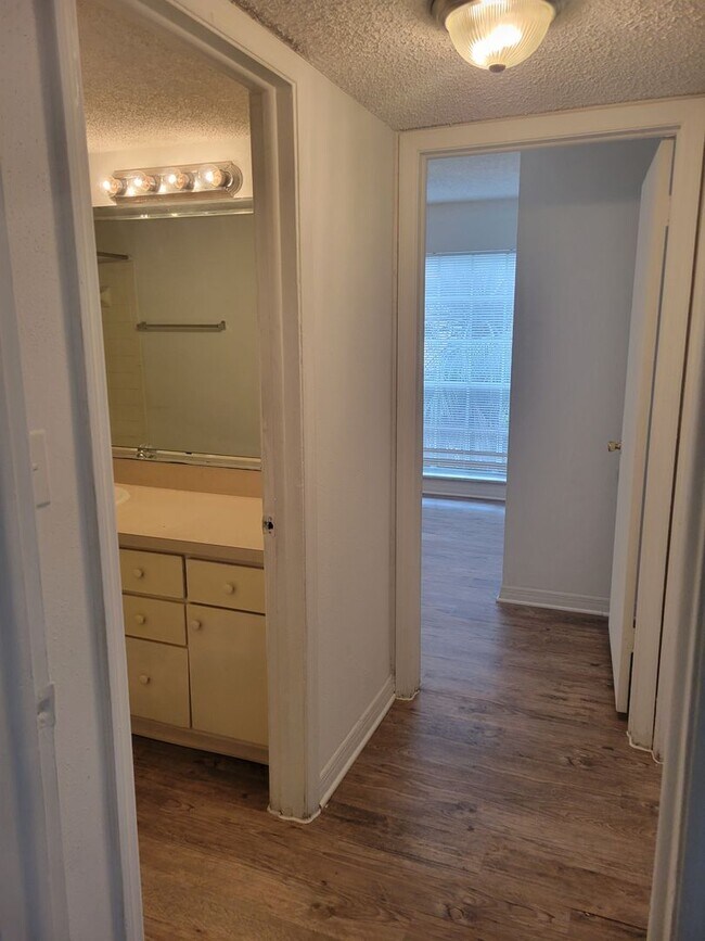 Building Photo - Two bedroom condo
