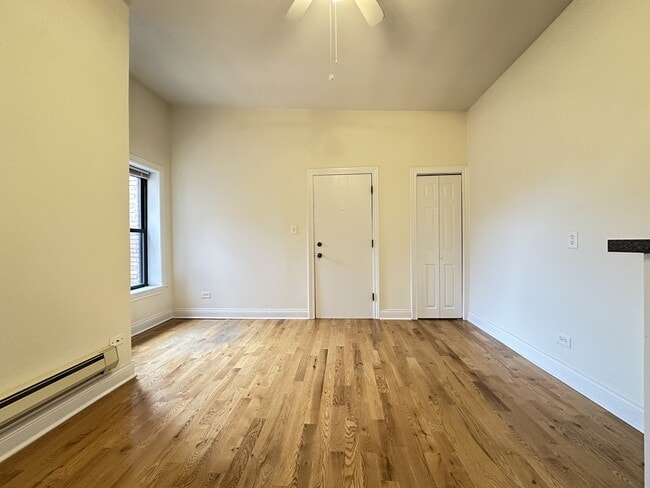 Building Photo - 824 W Cornelia Ave