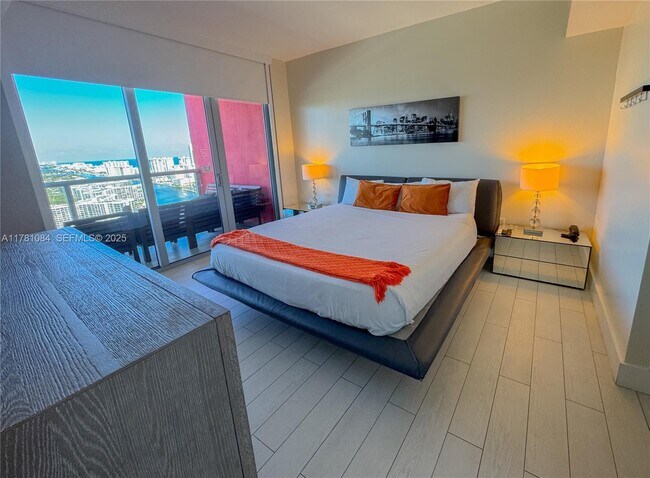 Building Photo - 2600 E Hallandale Beach Blvd