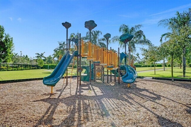 Building Photo - 3813 Greenway Dr