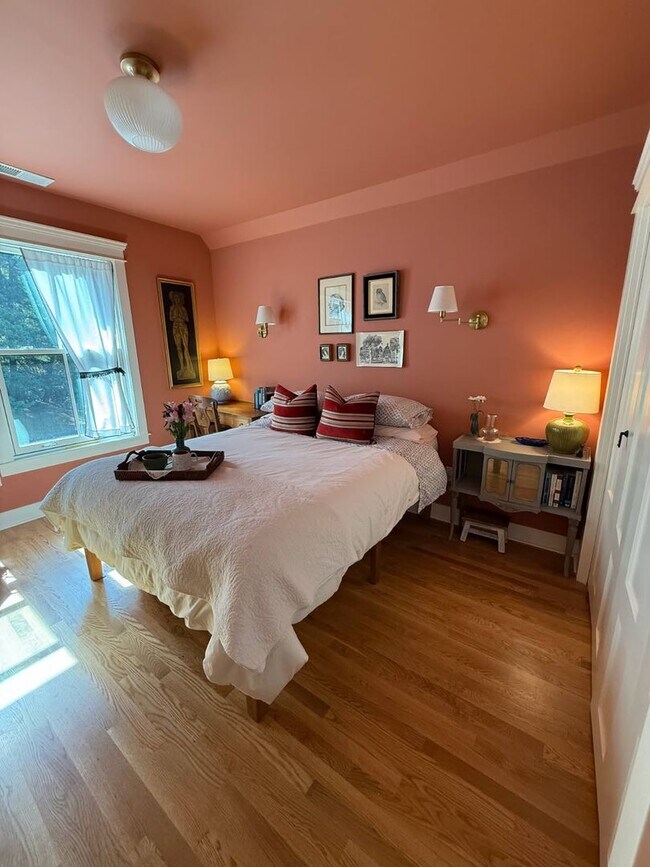 Building Photo - Beautiful home downtown Coeur D Alene