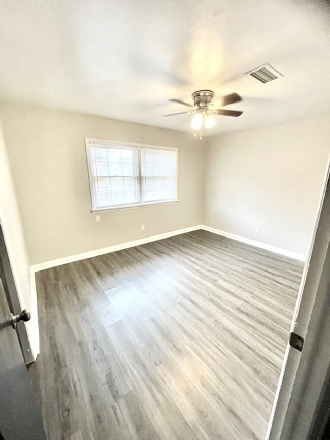 Building Photo - 904 Freeman! Coming Soon!