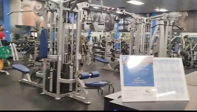 Building Photo - 240 Lakeview Dr