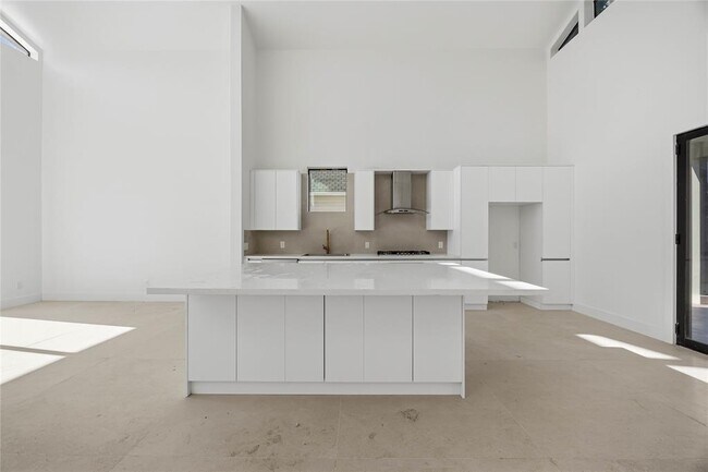 Building Photo - 513 Archer St