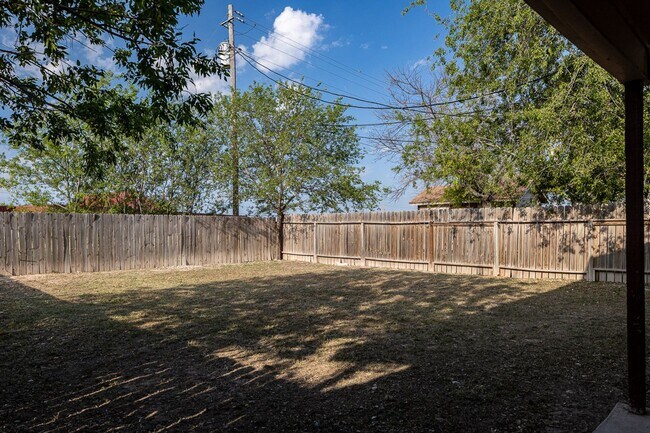 Building Photo - 100 Shannon Cir