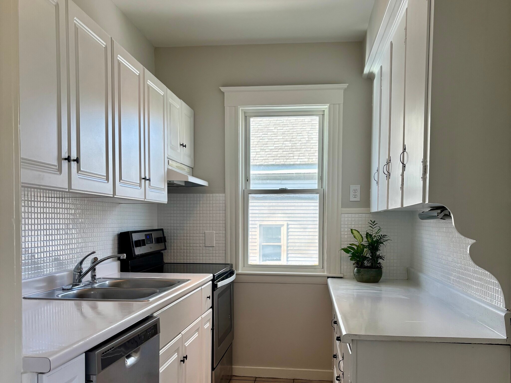 Building Photo - 94 Columbia Park