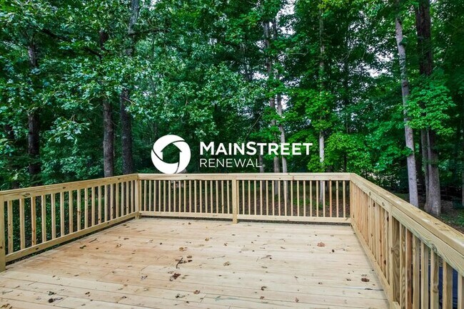 Building Photo - 3 Bedroom Pet-Friendly Home in Charlotte, NC with Main Street Renewal