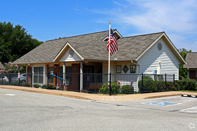 Building Photo - Senior Residence of Edmond