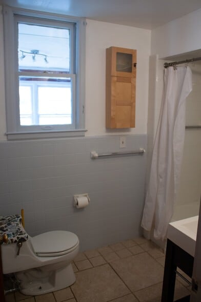 Building Photo - 1072 University Pl