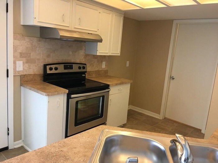 Building Photo - 1514 Regina Ct S