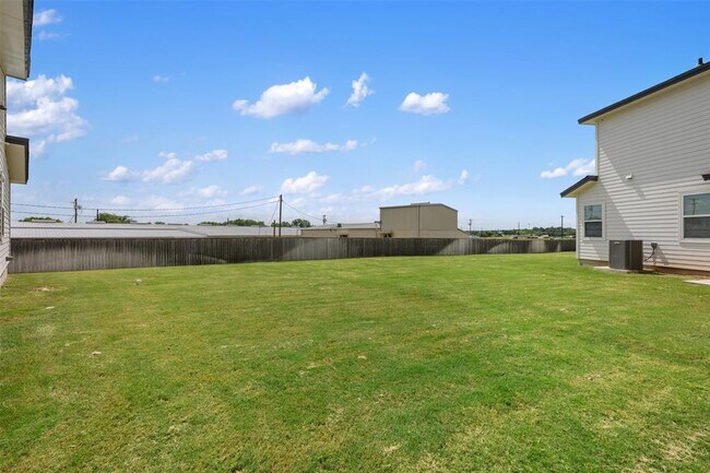 Building Photo - 308 E 20th St