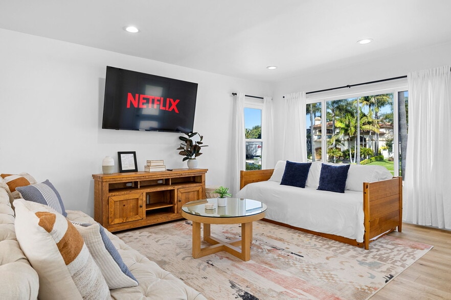 Building Photo - 614 Knob Hill Ave