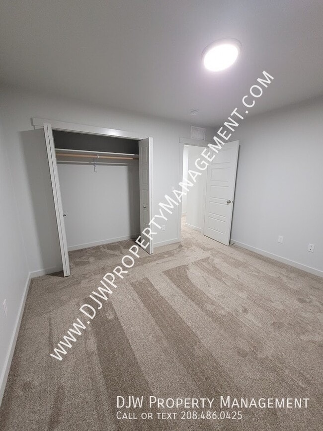 Building Photo - 16875 N Lowerfield Loop