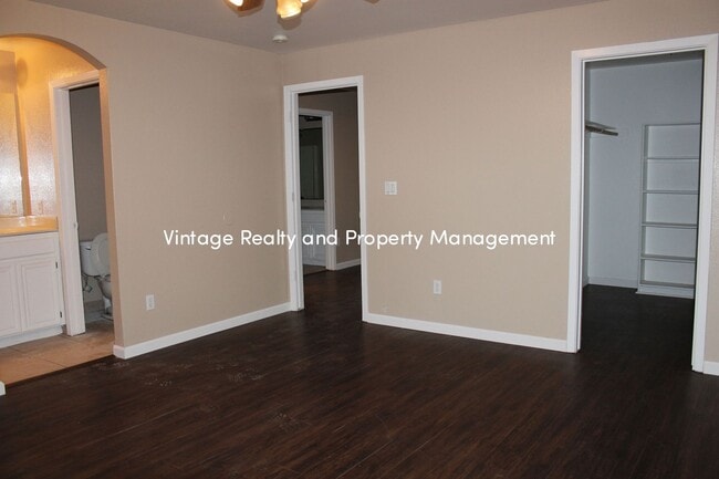 Building Photo - Back On The Rental Market Recently Updated...