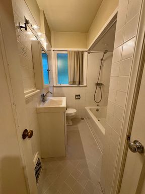 Building Photo - Treat Yourself to this Large Queen Anne Home!