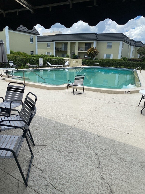 Building Photo - 1500 Gay Rd