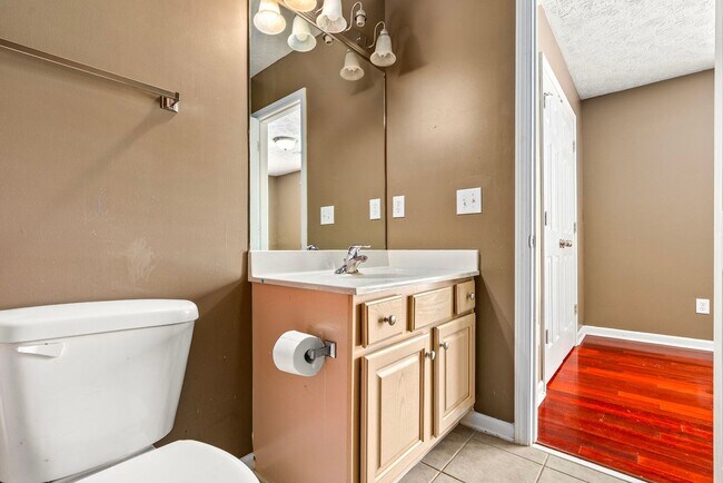 Building Photo - 4264 Live Oak Dr