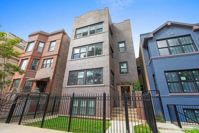 Primary Photo - 2618 N Mozart St
