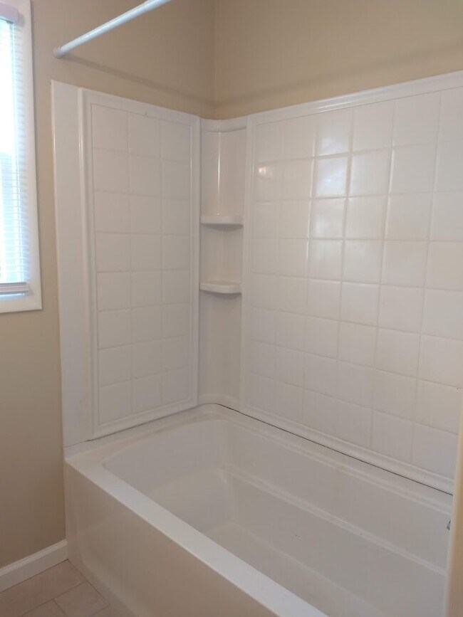 Building Photo - 137 Prentice St