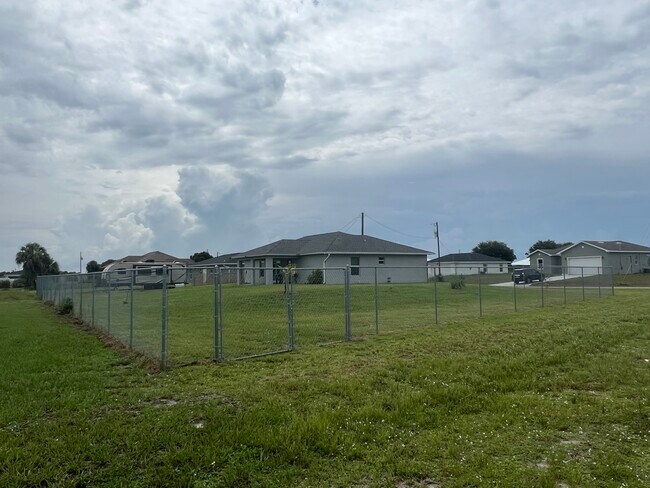 Building Photo - 1206 Venus Loop