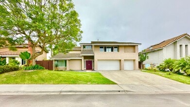 Building Photo - Spacious Two-Story Home with Three-Car Att...