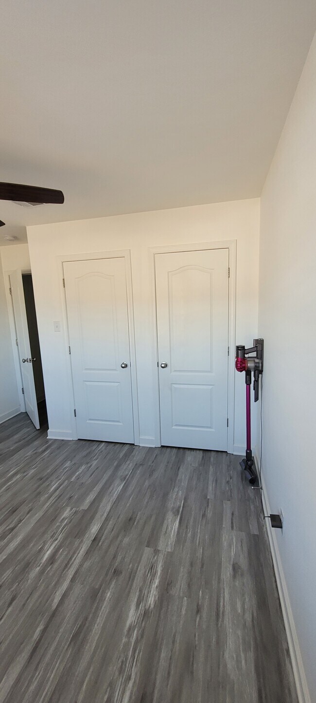 Building Photo - 45 Buena Vis Dr