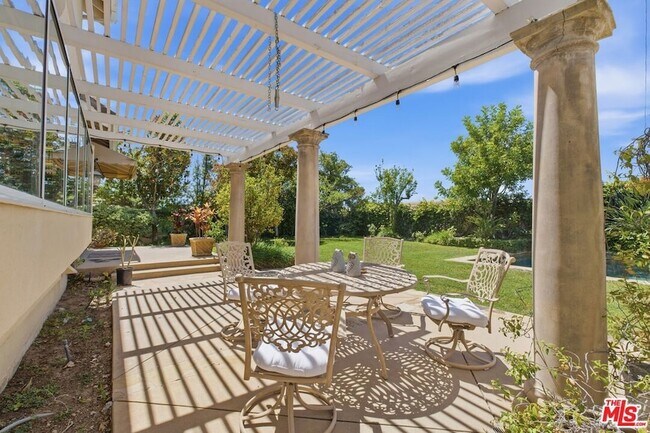 Building Photo - 6003 County Oak Rd