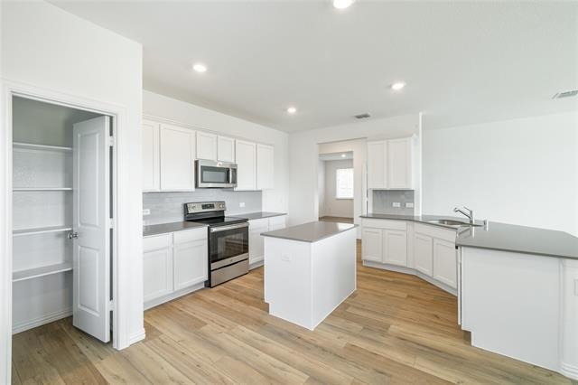 Building Photo - 4905 Woodloch Dr