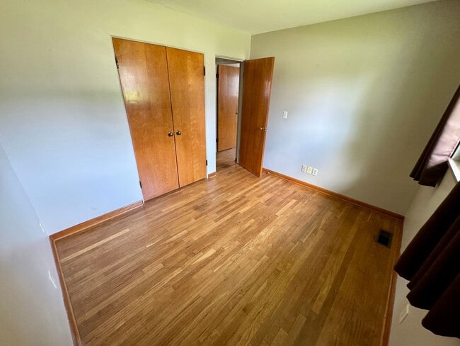 Building Photo - 3 Bedroom - Upper Arlington