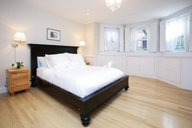 Building Photo - 121 Marlborough St