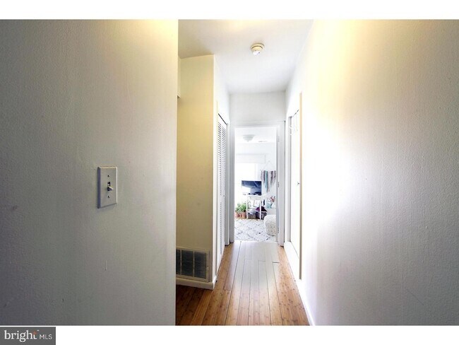 Building Photo - 447 Fairmount Ave