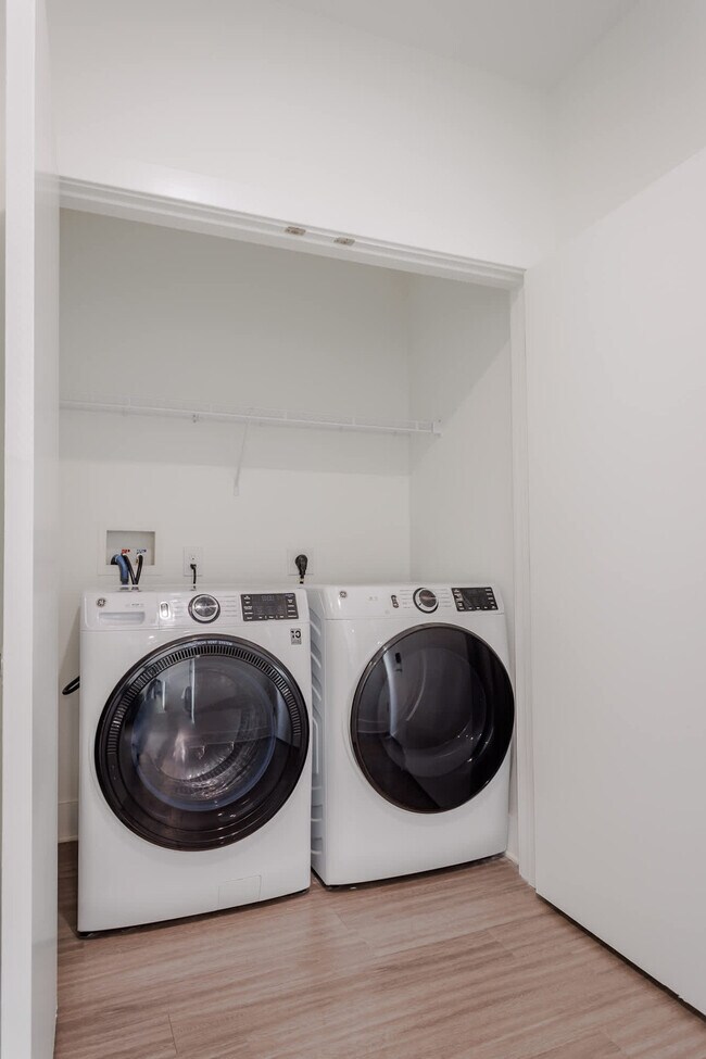 Building Photo - 601 E Pete Rose Wy