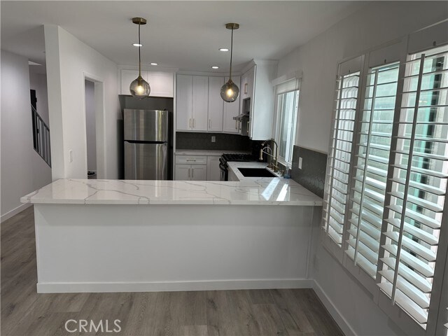 Building Photo - 11438 Moorpark St