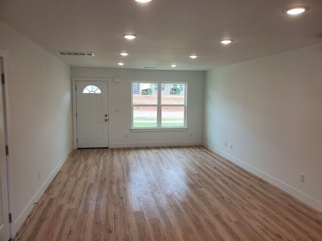 Building Photo - 1205 Nedra Dr