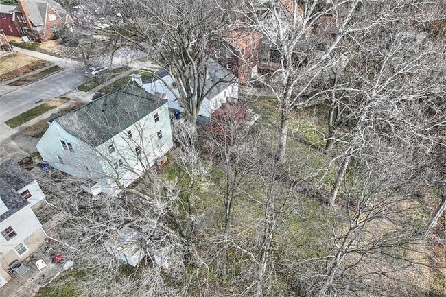 Building Photo - 1567 W Riverview Ave