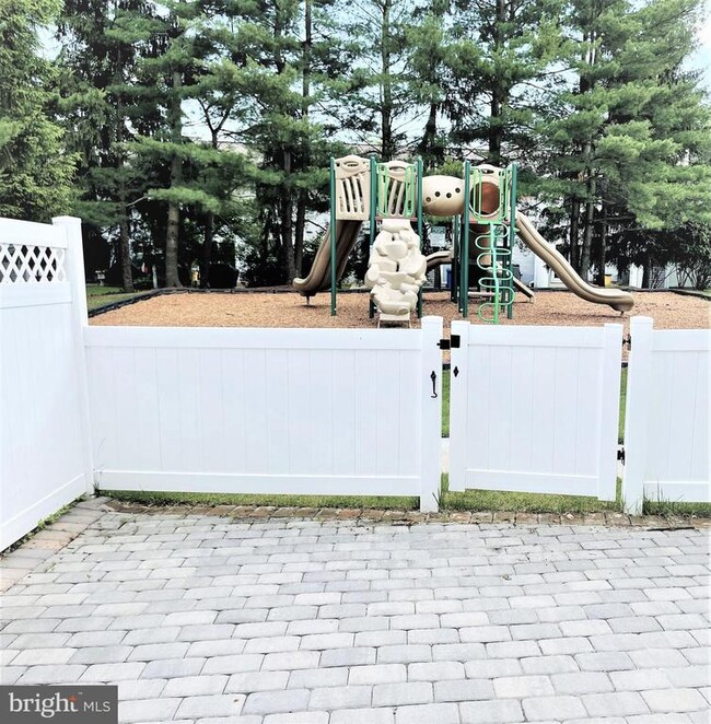 Building Photo - 210 William Livingston Ct